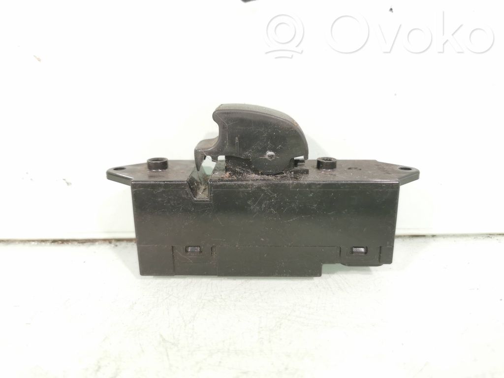 Mitsubishi Colt Electric window control switch 