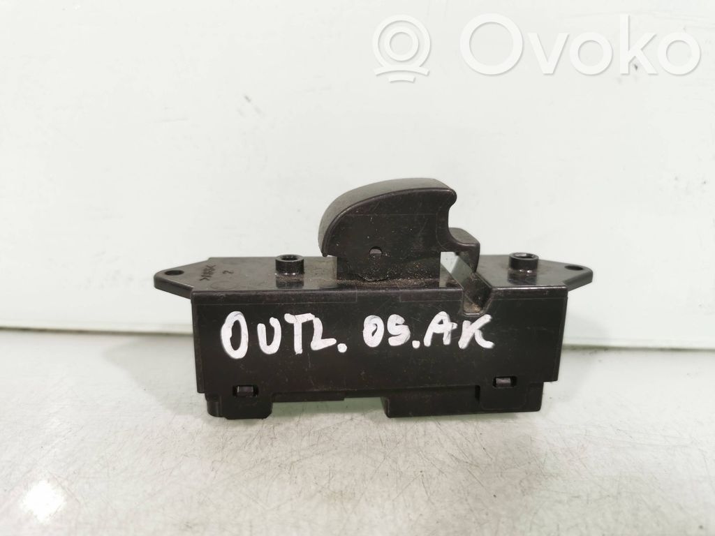 Mitsubishi Outlander Electric window control switch 
