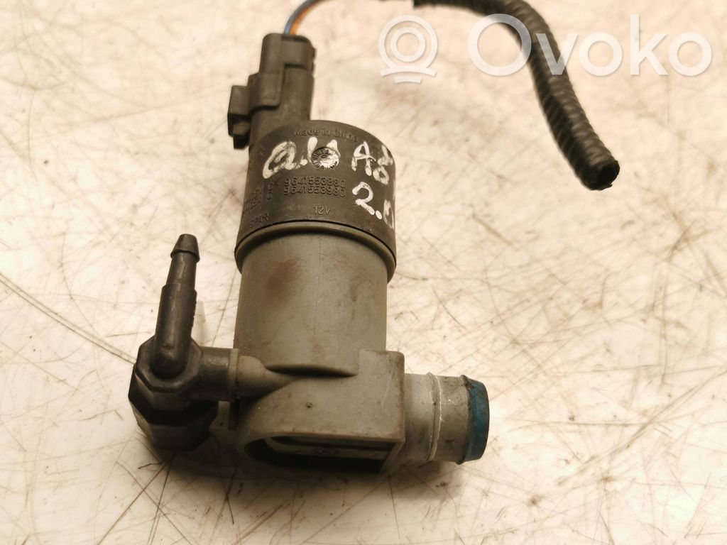 Nissan Qashqai Windscreen/windshield washer pump 