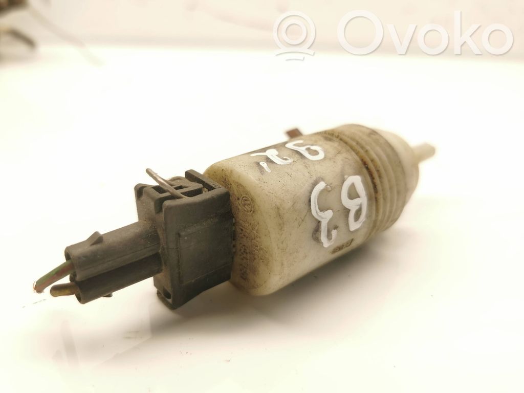 Volkswagen PASSAT B3 Windscreen/windshield washer pump 