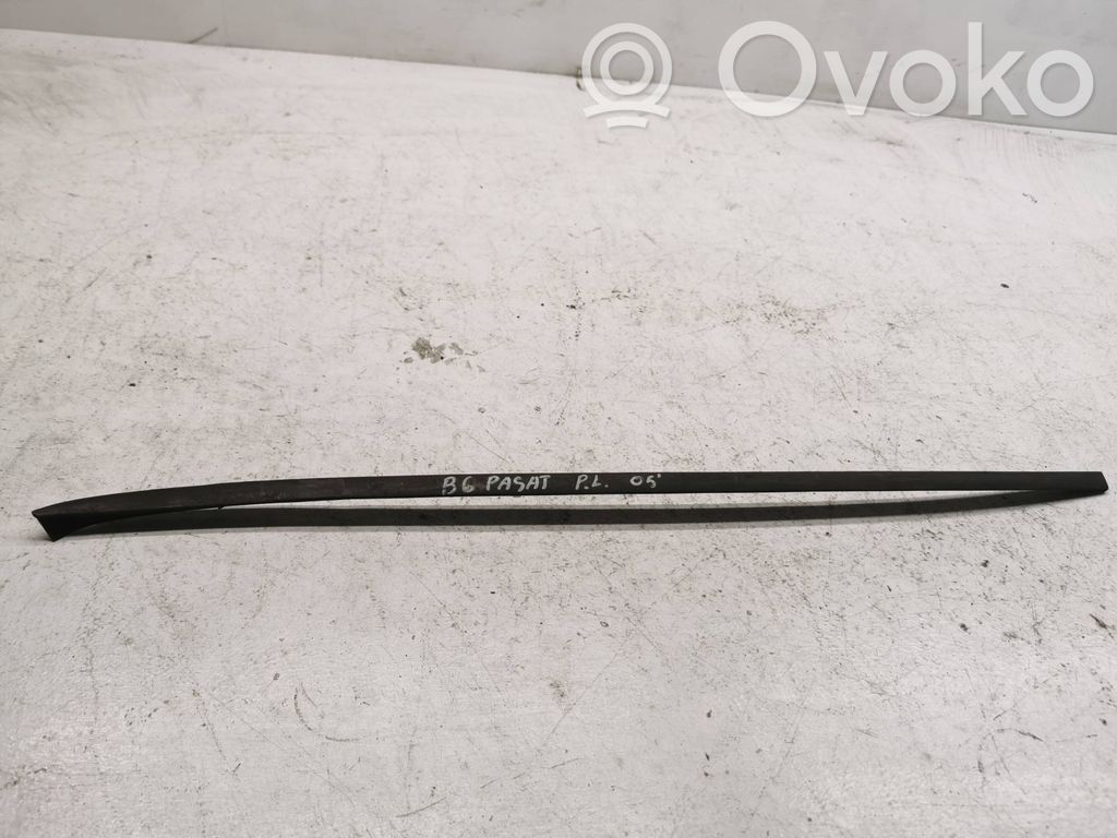 Volkswagen PASSAT B6 Windshield trim 
