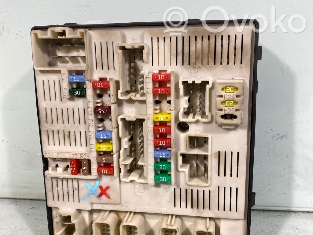 Renault Laguna III Fuse module 