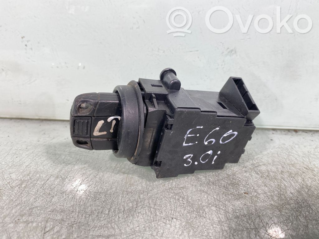BMW 5 E60 E61 Užvedimo spynelė 