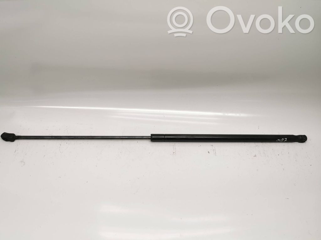 Audi A4 S4 B7 8E 8H Siłownik maski przedniej 