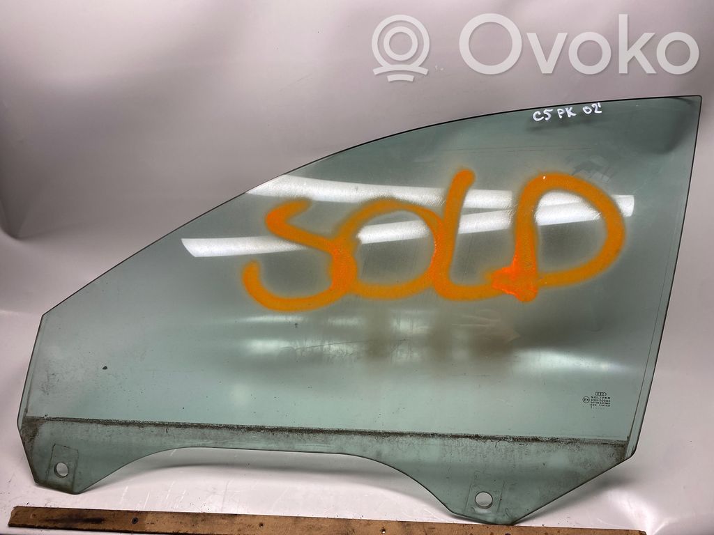 Audi A6 S6 C5 4B Front door window glass four-door 
