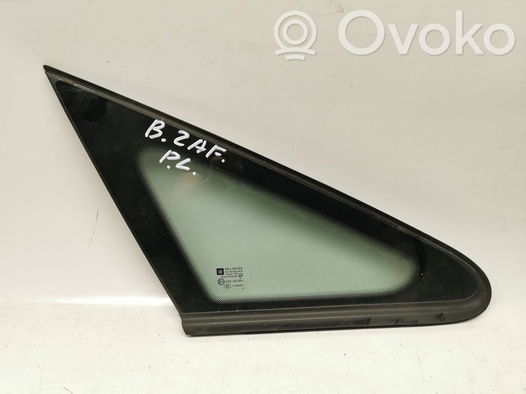 Opel Zafira B Front triangle window/glass 