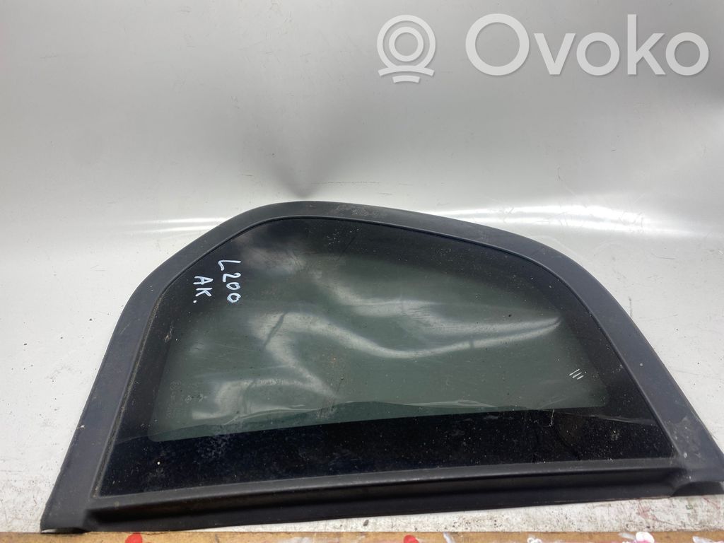 Ventanilla de ventilación de la puerta trasera   43R00150