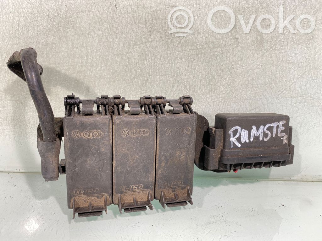 Skoda Roomster (5J) Fuse module 