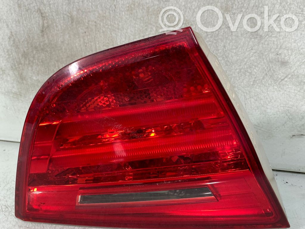 BMW 3 E90 E91 Aizmugurējais lukturis pārsegā 