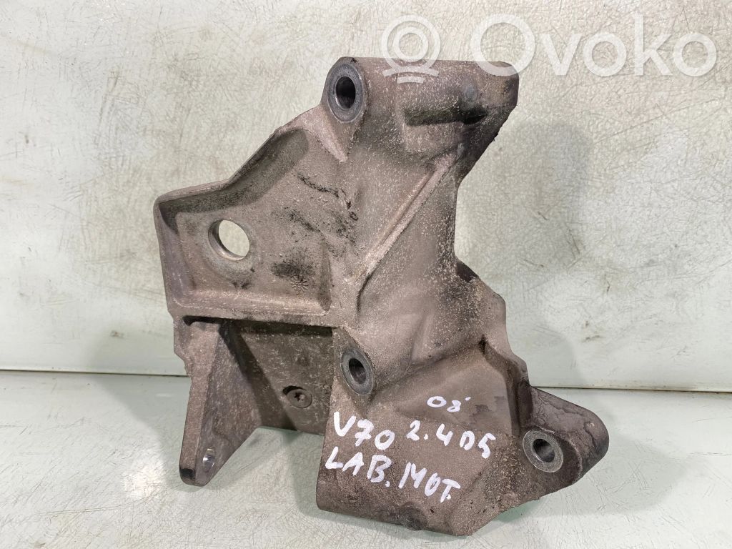 Volvo V70 Engine mounting bracket 