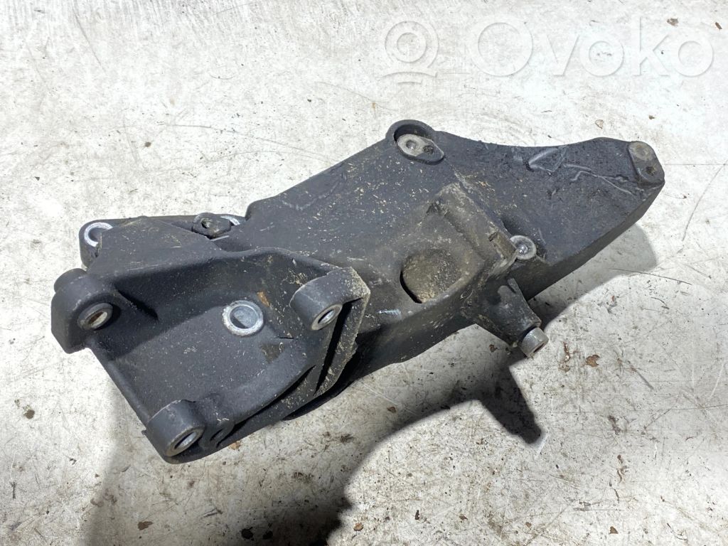 Renault Trafic II (X83) Generator/alternator bracket 