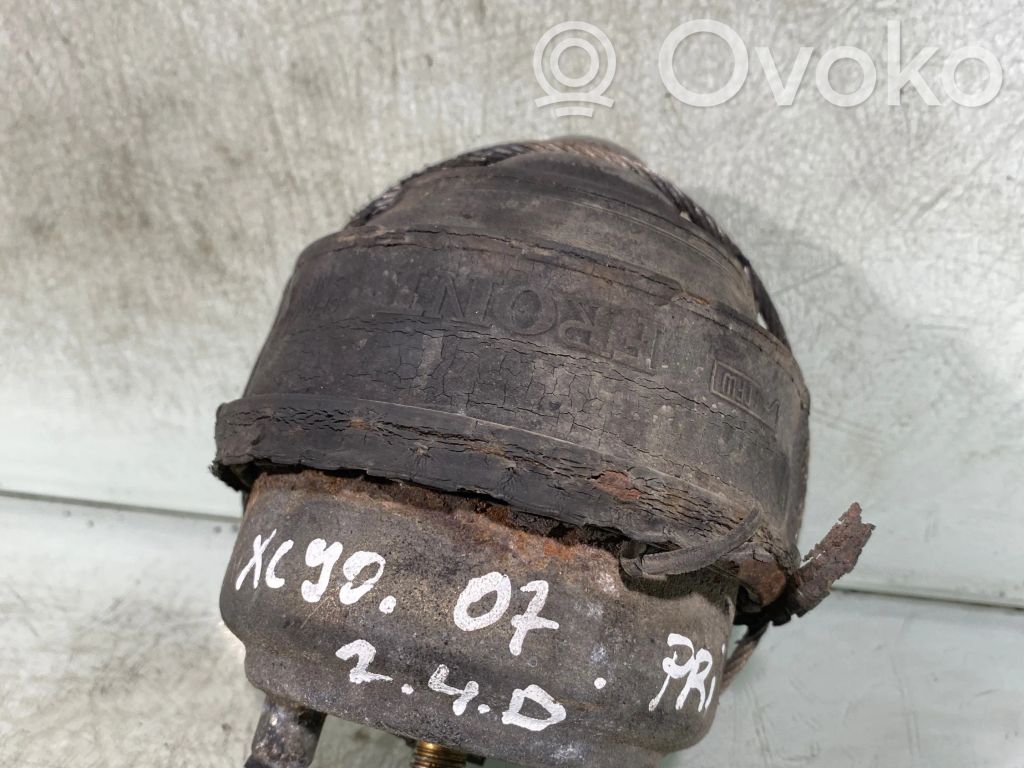 Volvo XC90 Engine mount bracket 
