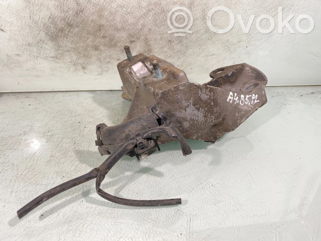 Audi A4 S4 B5 8D Engine mounting bracket 