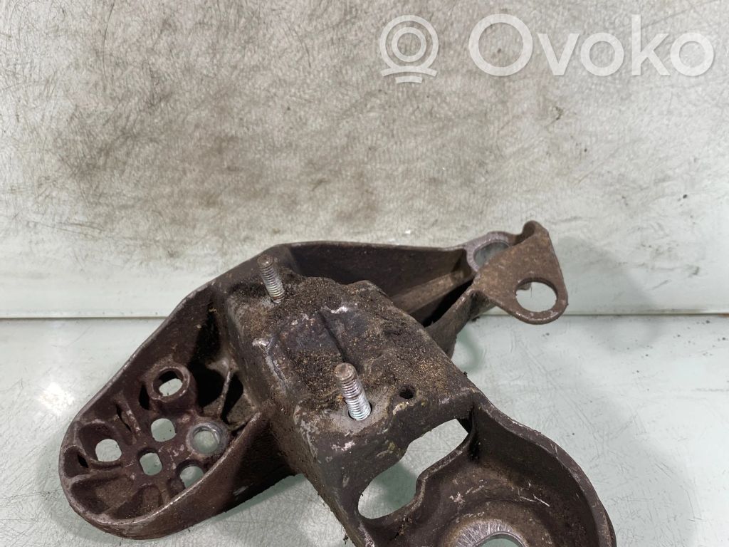 Volkswagen PASSAT B5.5 Engine mounting bracket 