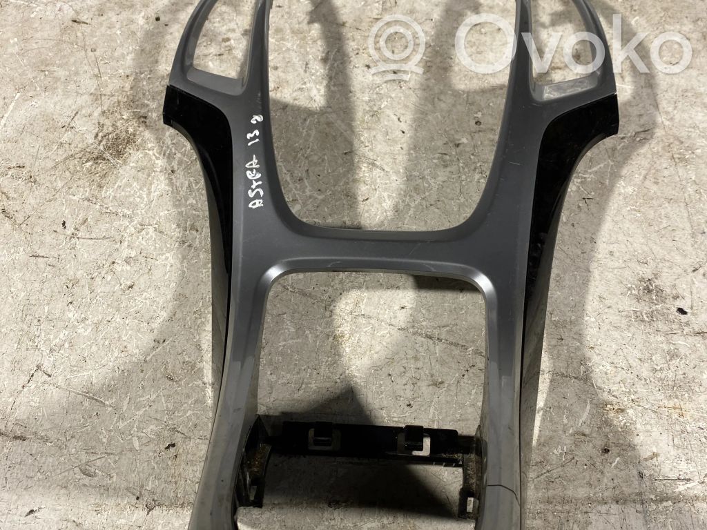 Opel Astra J Center console 
