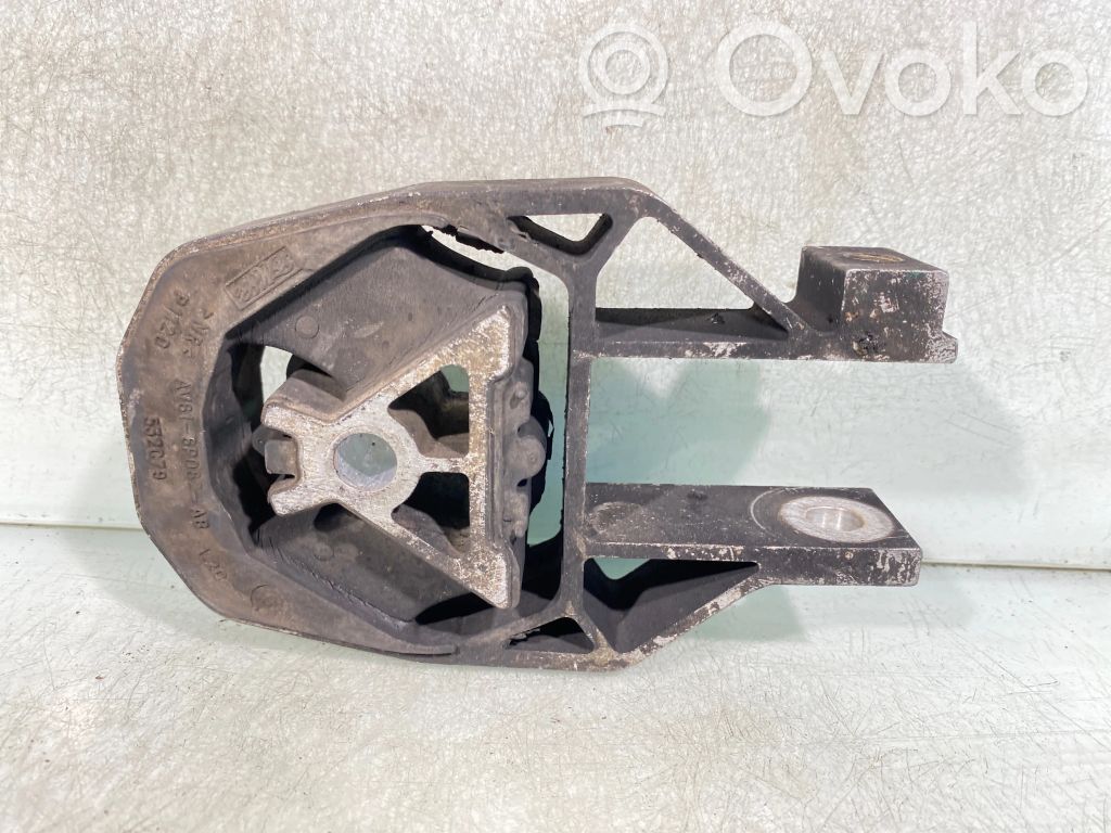 Volvo C30 Engine mount bracket 