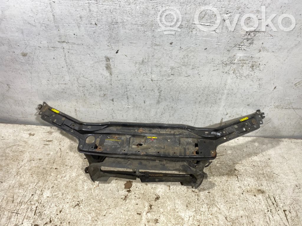 Volvo V70 Radiatoru paneļa augšējā daļa (televizors) 