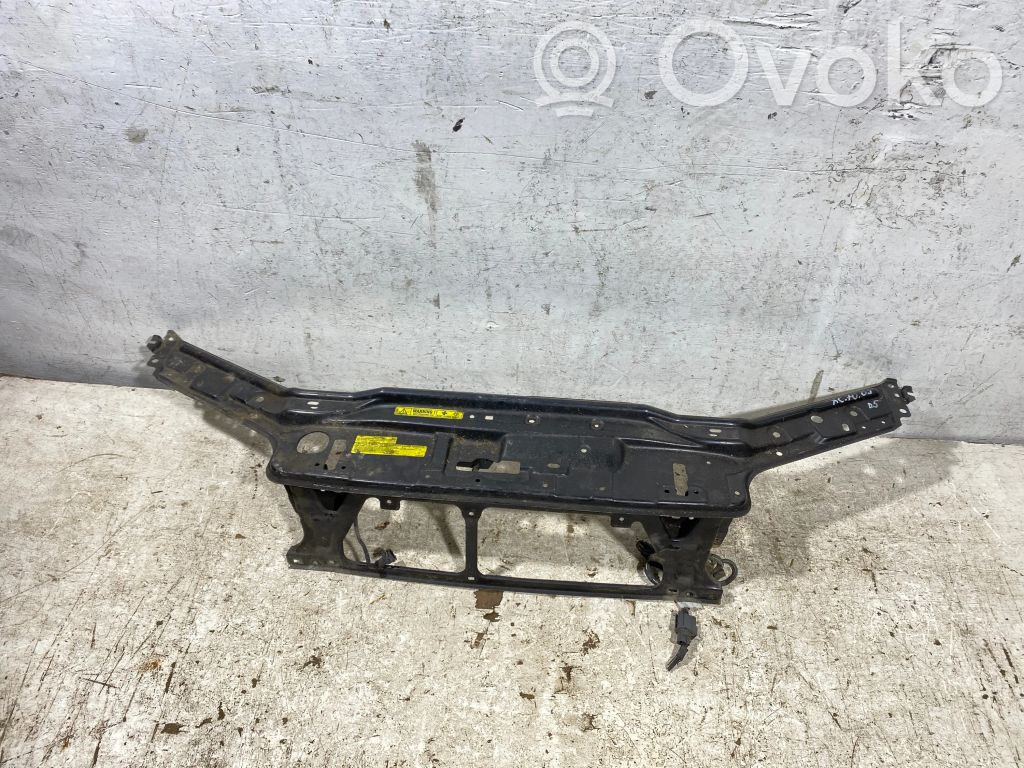 Volvo XC70 Viršutinė dalis radiatorių panelės (televizoriaus) 