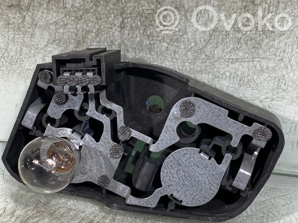 BMW 3 E46 Aizmugures spuldzes vāka turētājs 