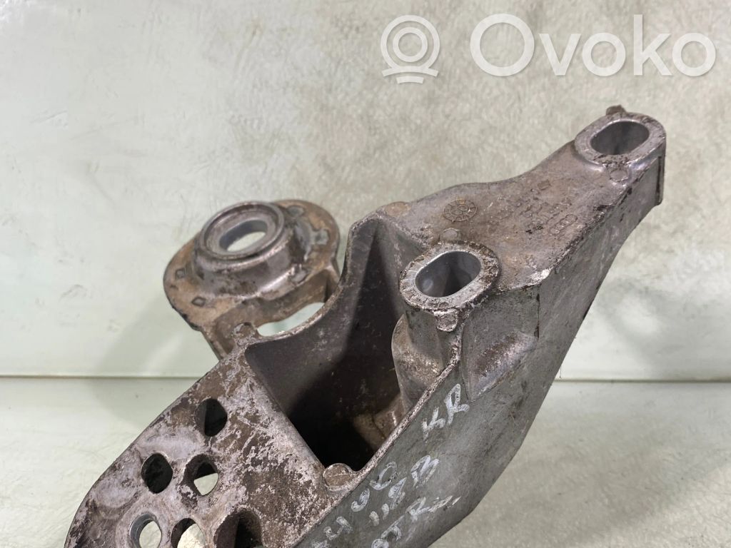 Audi A4 S4 B5 8D Engine mounting bracket 