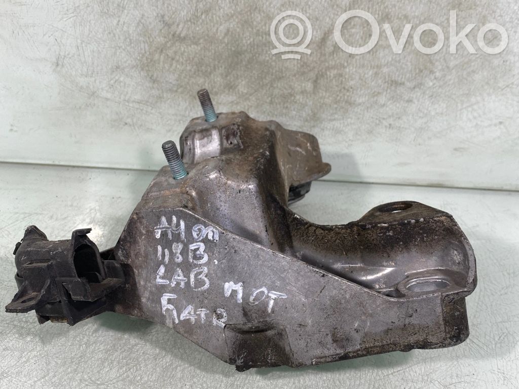 Audi A4 S4 B5 8D Engine mounting bracket 