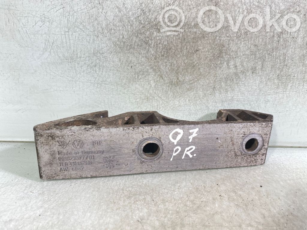 Audi Q7 4L Sway bar bush bracket, front 