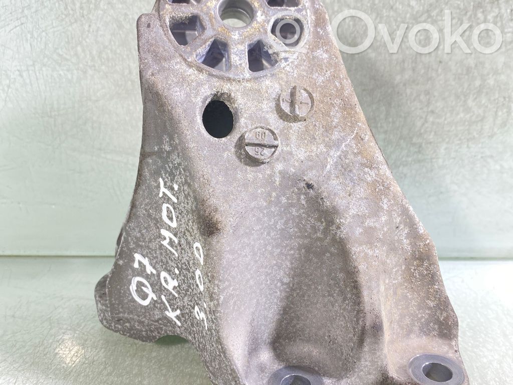 Audi Q7 4L Engine mounting bracket 