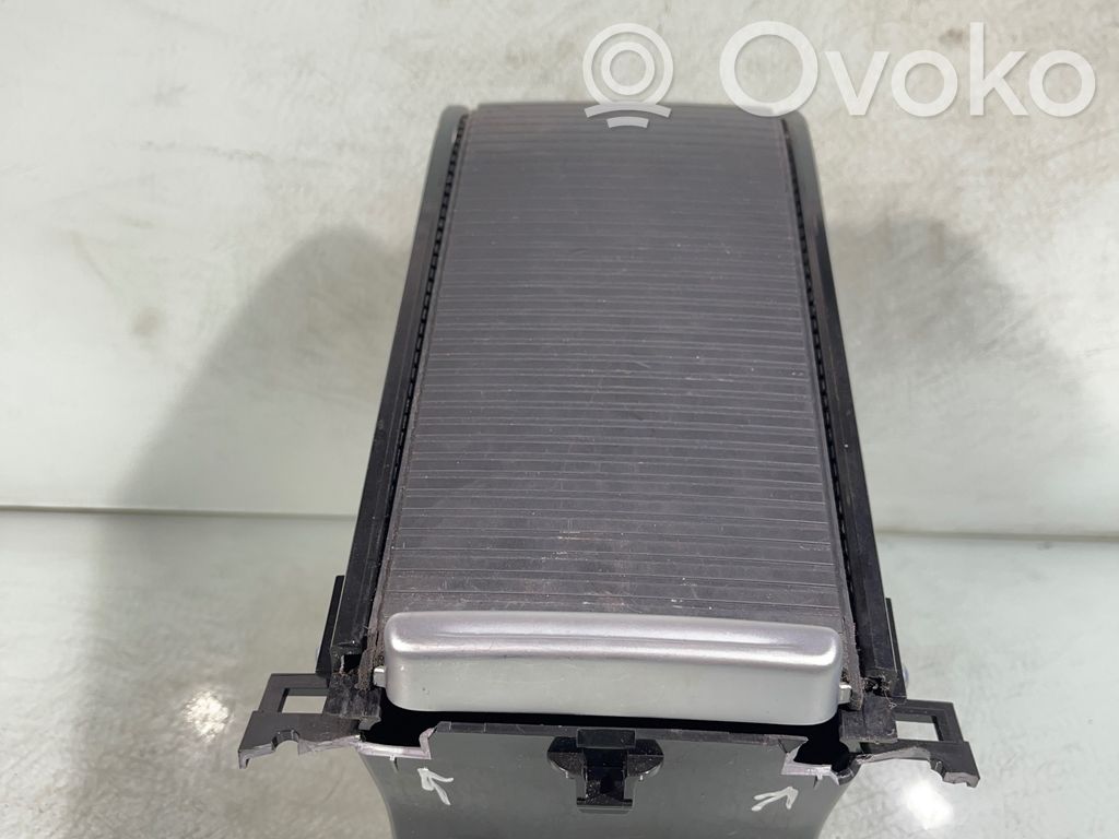 Volvo XC60 Cup holder front 