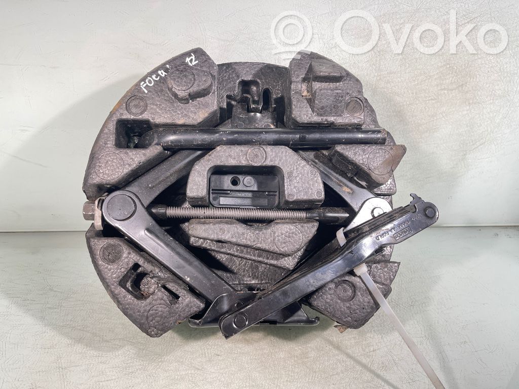 Ford Focus Spare wheel mounting bracket 