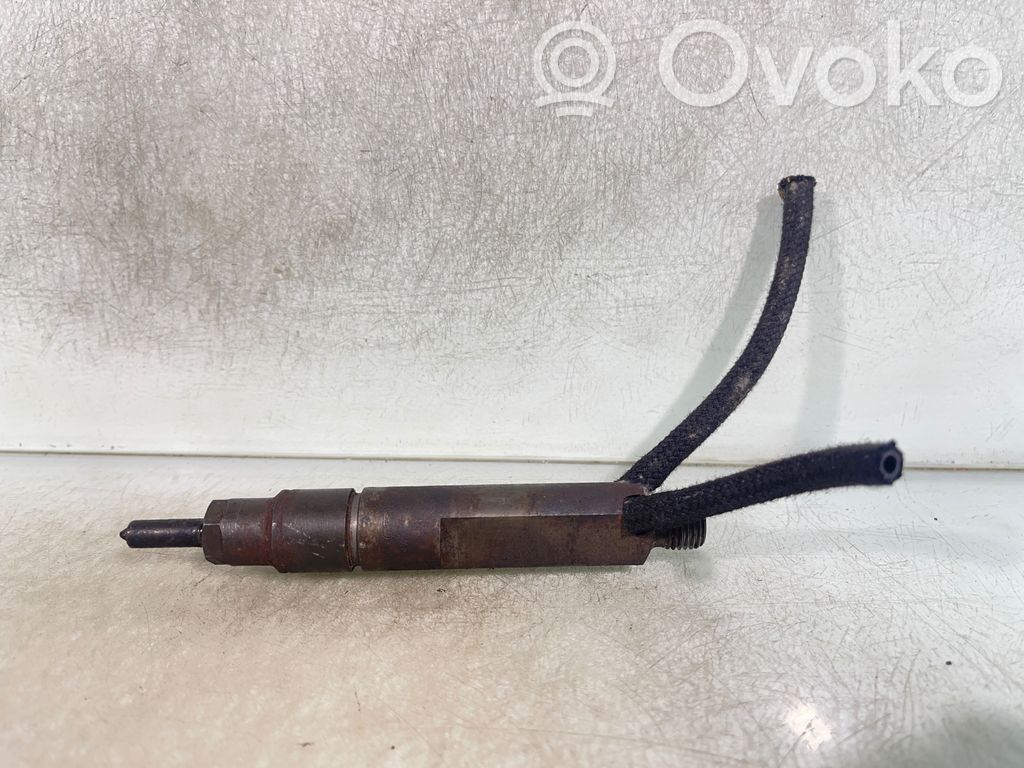 Audi A6 S6 C5 4B Fuel injector 