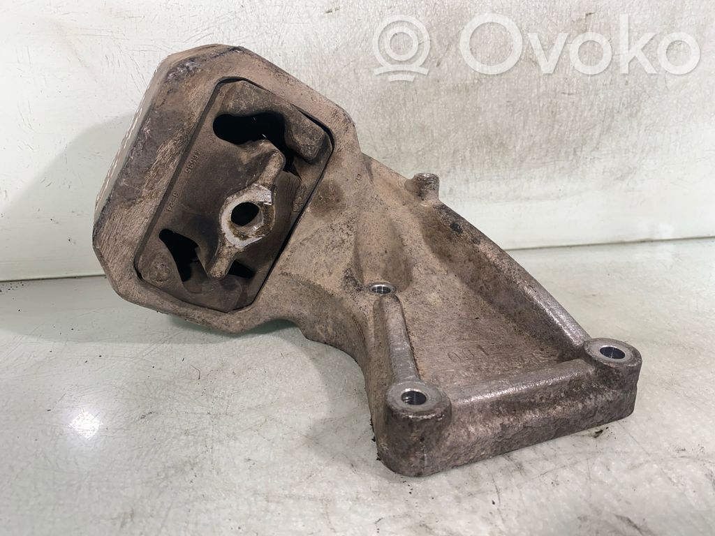 Jeep Grand Cherokee (WK) Engine mount bracket 