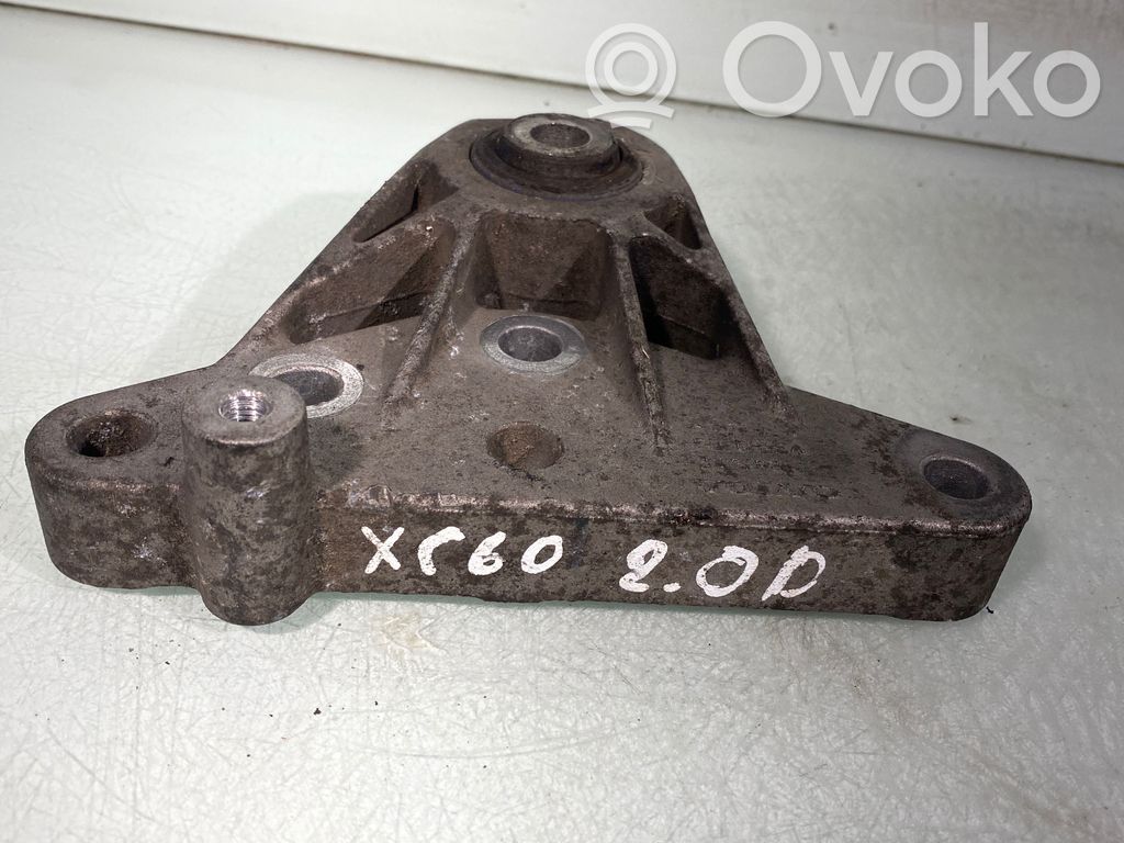 Volvo XC60 Engine mounting bracket 