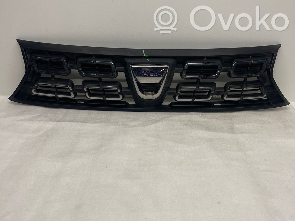 Dacia Duster Front grill 