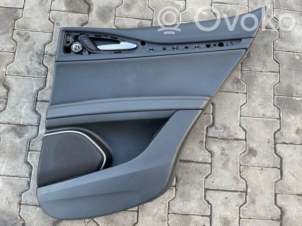 Alfa Romeo Stelvio Boczki / Poszycie drzwi tylnych 