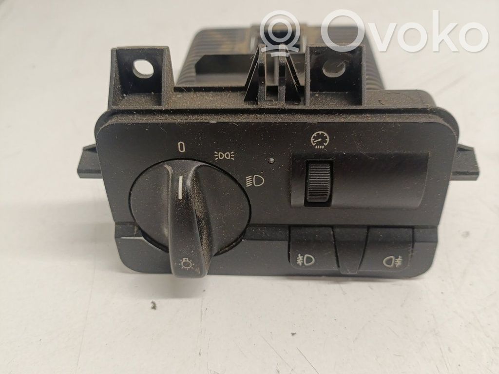 Light switch   4108587