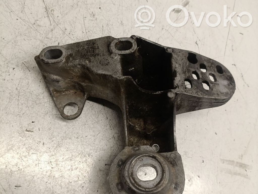 Audi A6 S6 C5 4B Engine mounting bracket 