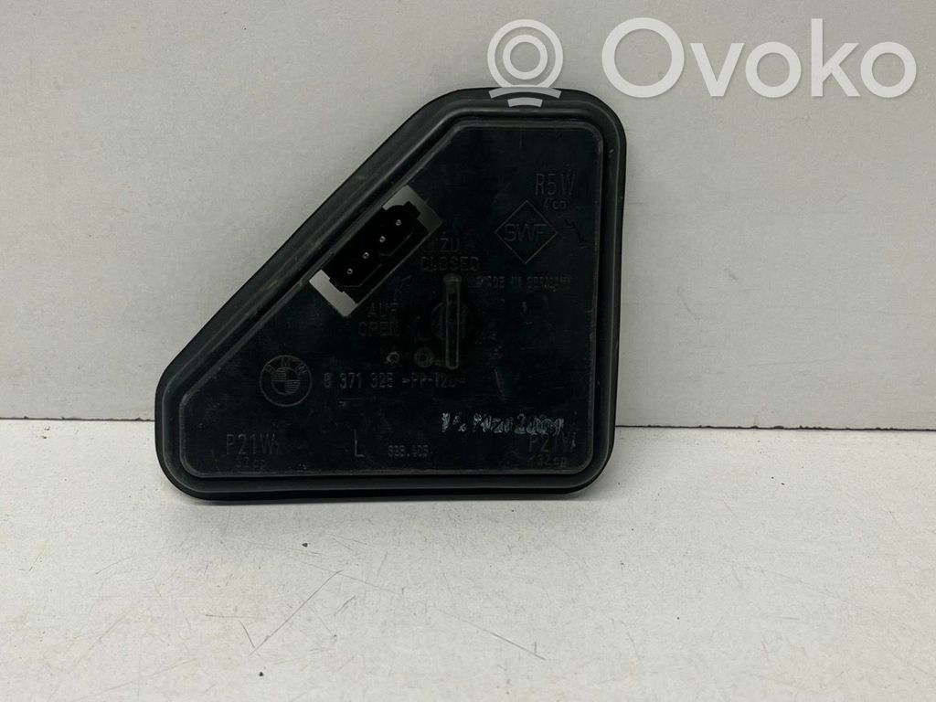 BMW 5 E39 Tail light bulb cover holder 