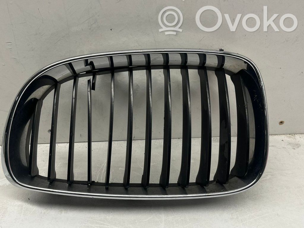 BMW 1 E81 E87 Augšējais režģis 
