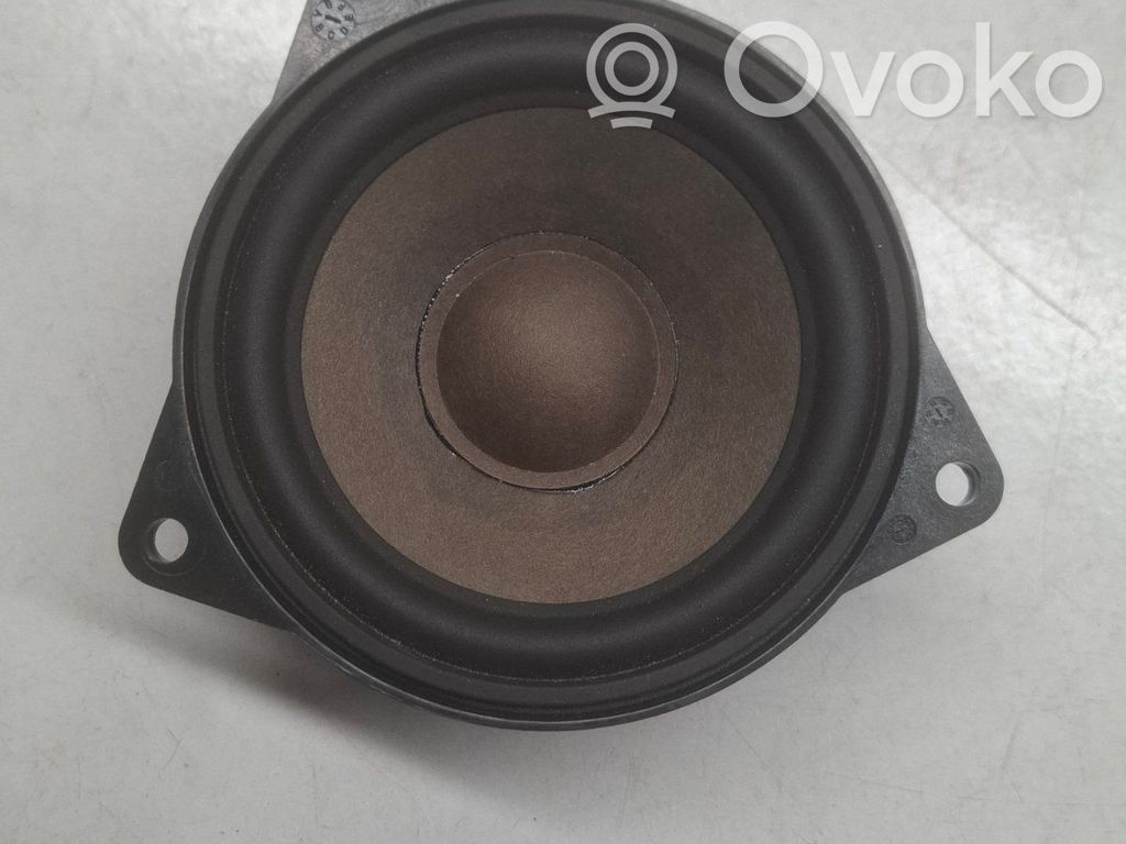 BMW 5 F10 F11 Garsiakalbis panelėje 