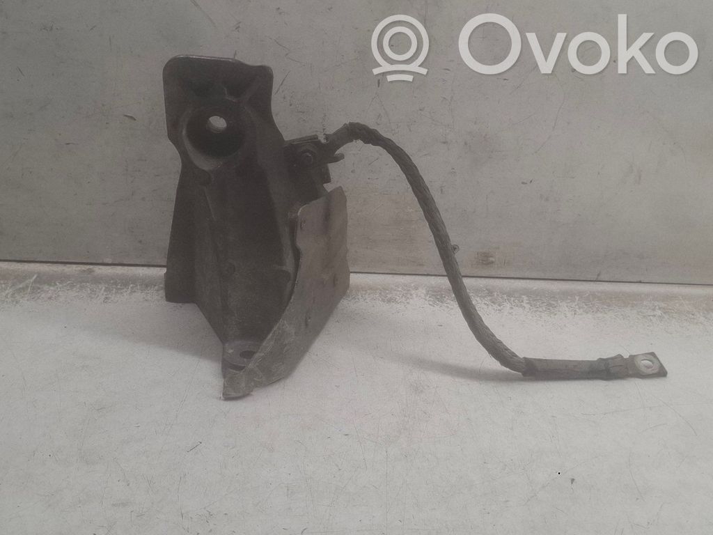 BMW 5 E60 E61 Engine mounting bracket 