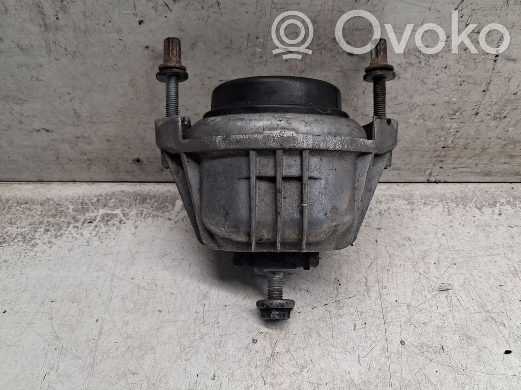 Engine mount bracket