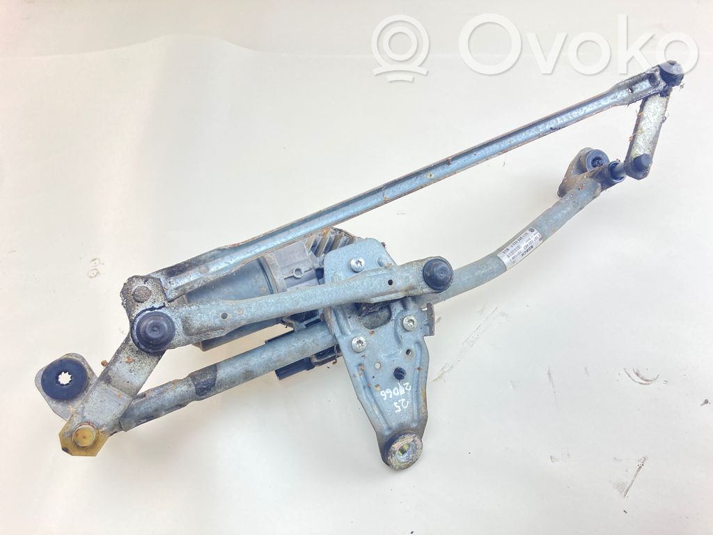 Volkswagen PASSAT B6 Motor y varillaje del limpiaparabrisas delantero 
