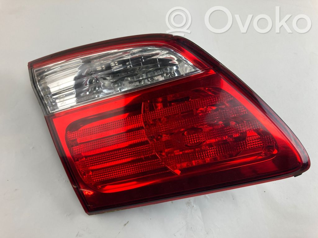 Nissan Maxima Takaluukun takavalot 