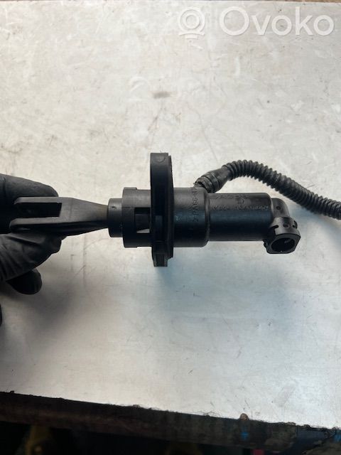 Kytkimen pääsylinteri   A4542900004