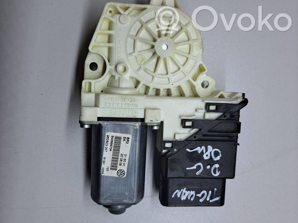 Volkswagen Tiguan Silniczek podnoszenia szyby drzwi tylnych 