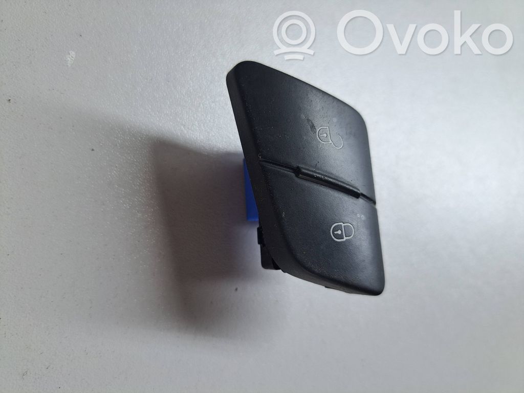 Volkswagen PASSAT B6 Central locking switch button 