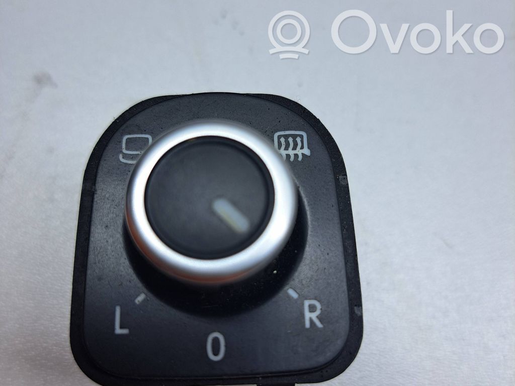 Volkswagen Golf VI Electric window control switch 