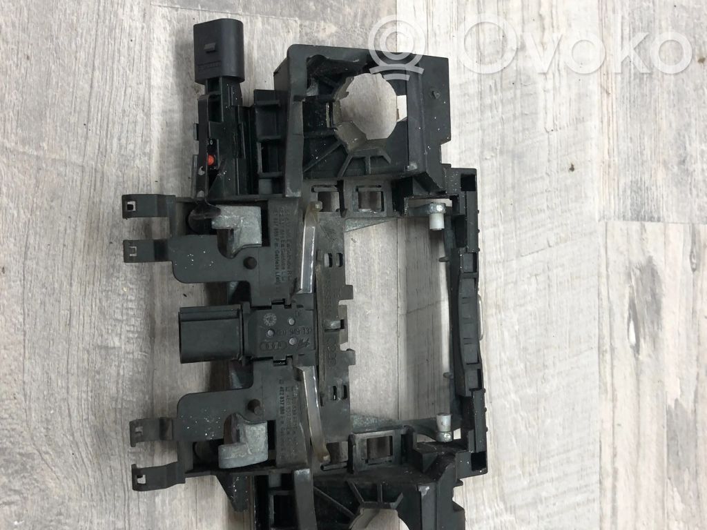Audi A8 S8 D3 4E Etuoven ulkokahvan kehys 