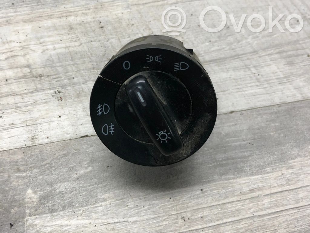 Volkswagen PASSAT B6 Light switch 