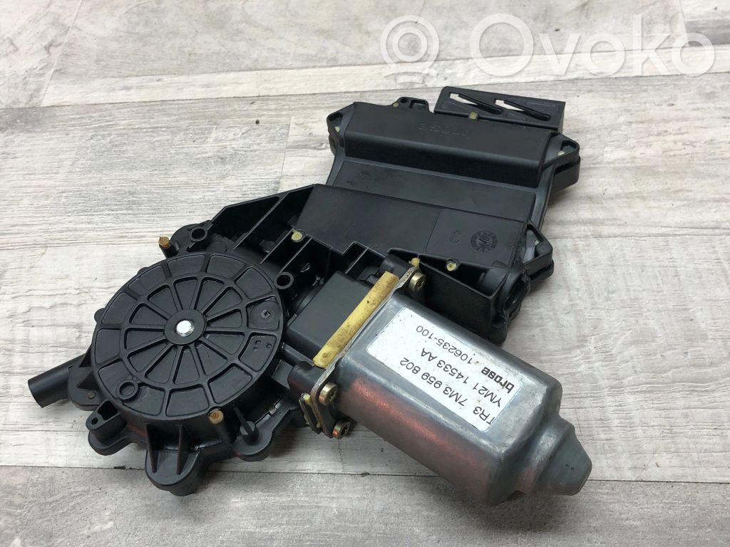 Volkswagen Sharan Front door window regulator motor 